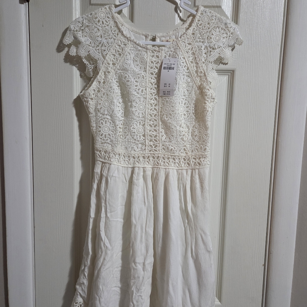 Hollister Cream Pleated Flutter Sleeve Sundress